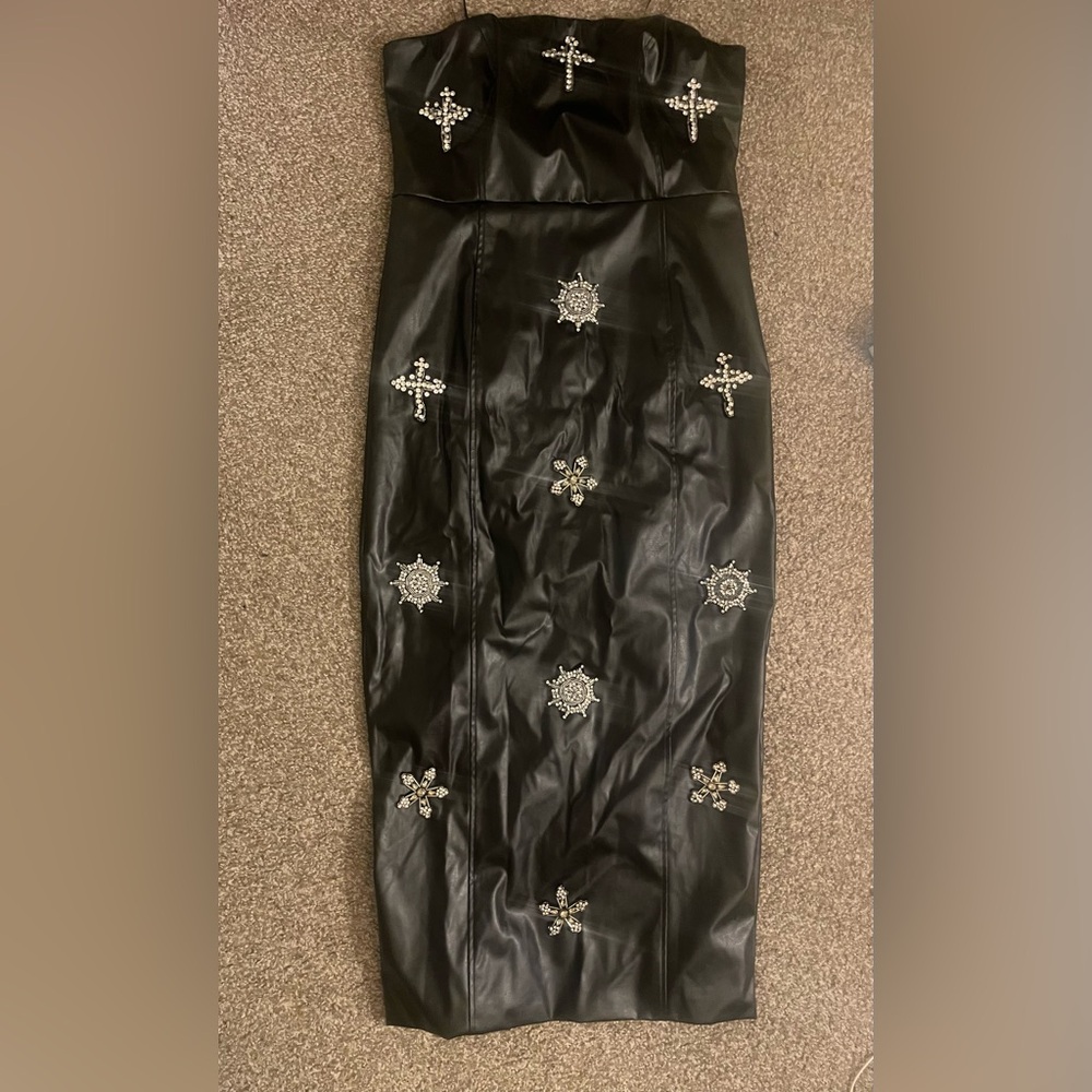 Chic Black Embellished Women's Pencil Dress